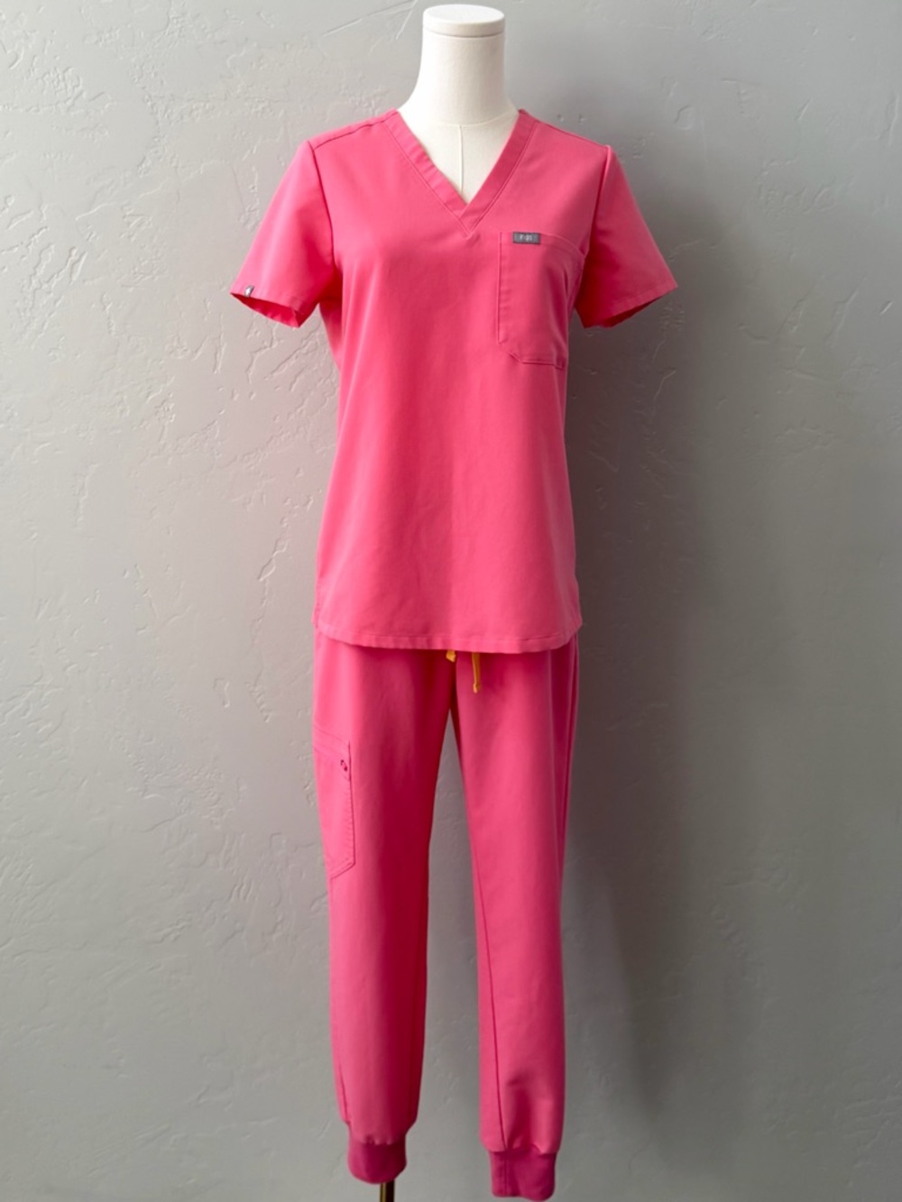 FIGS Zamora Jogger Scrub Pants Neon Pink S Petite Stretch - Picture 16 of 16